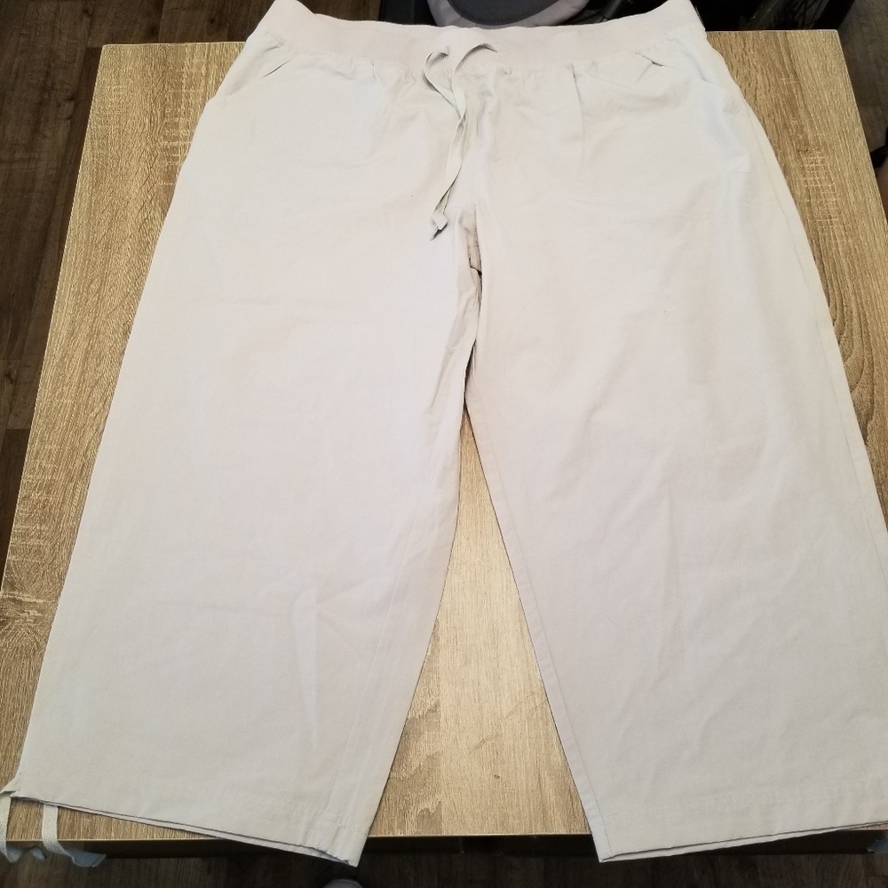 Khaki capris